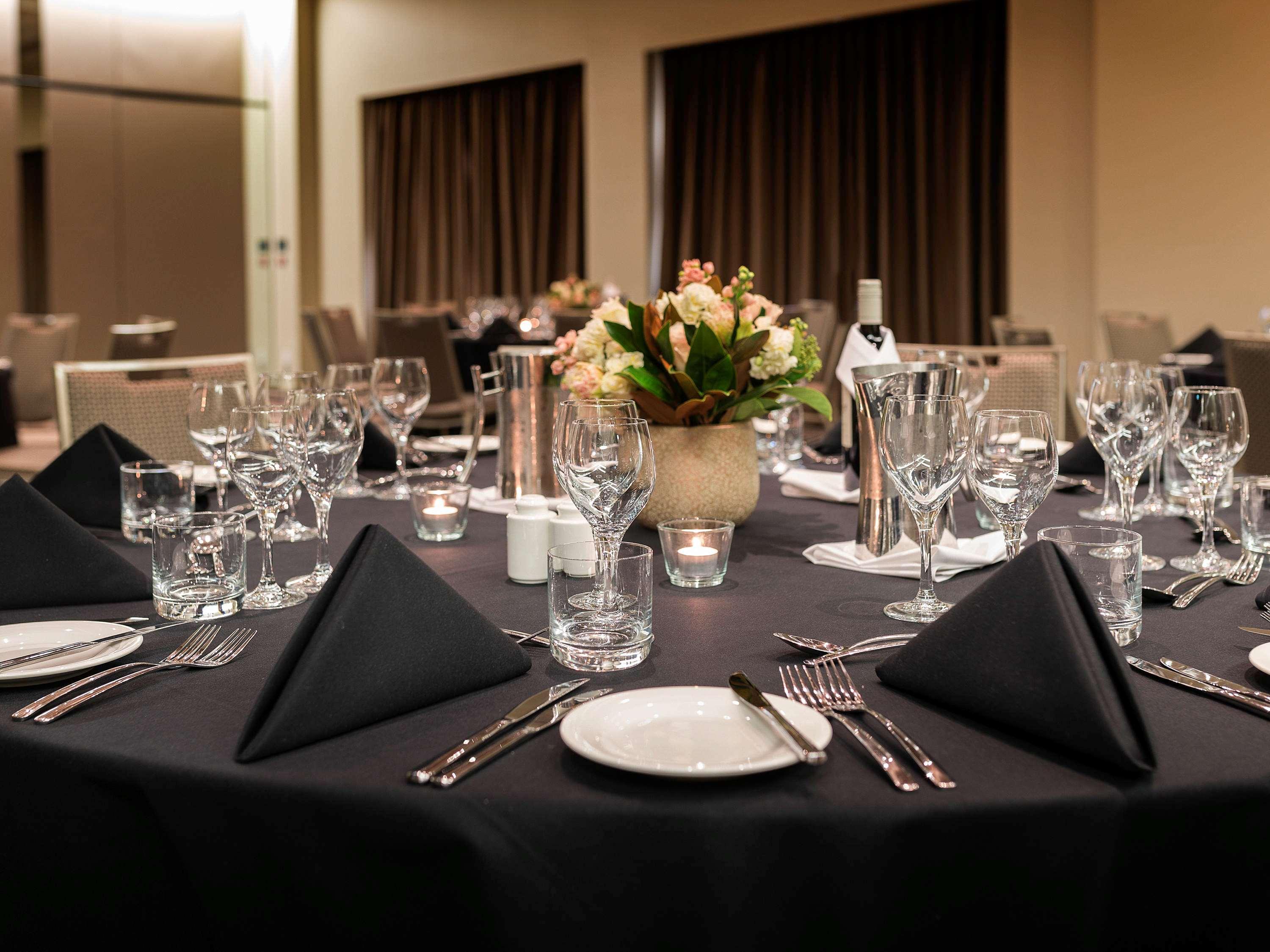 Отель Pullman Sydney Olympic Park Экстерьер фото A table set for a formal dinner