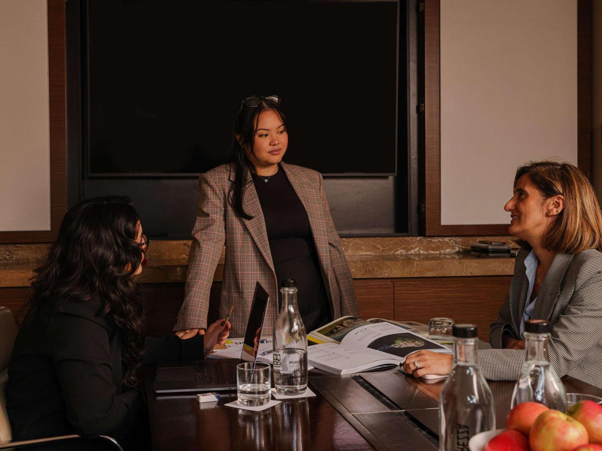Отель Pullman Sydney Olympic Park Экстерьер фото A meeting in progress