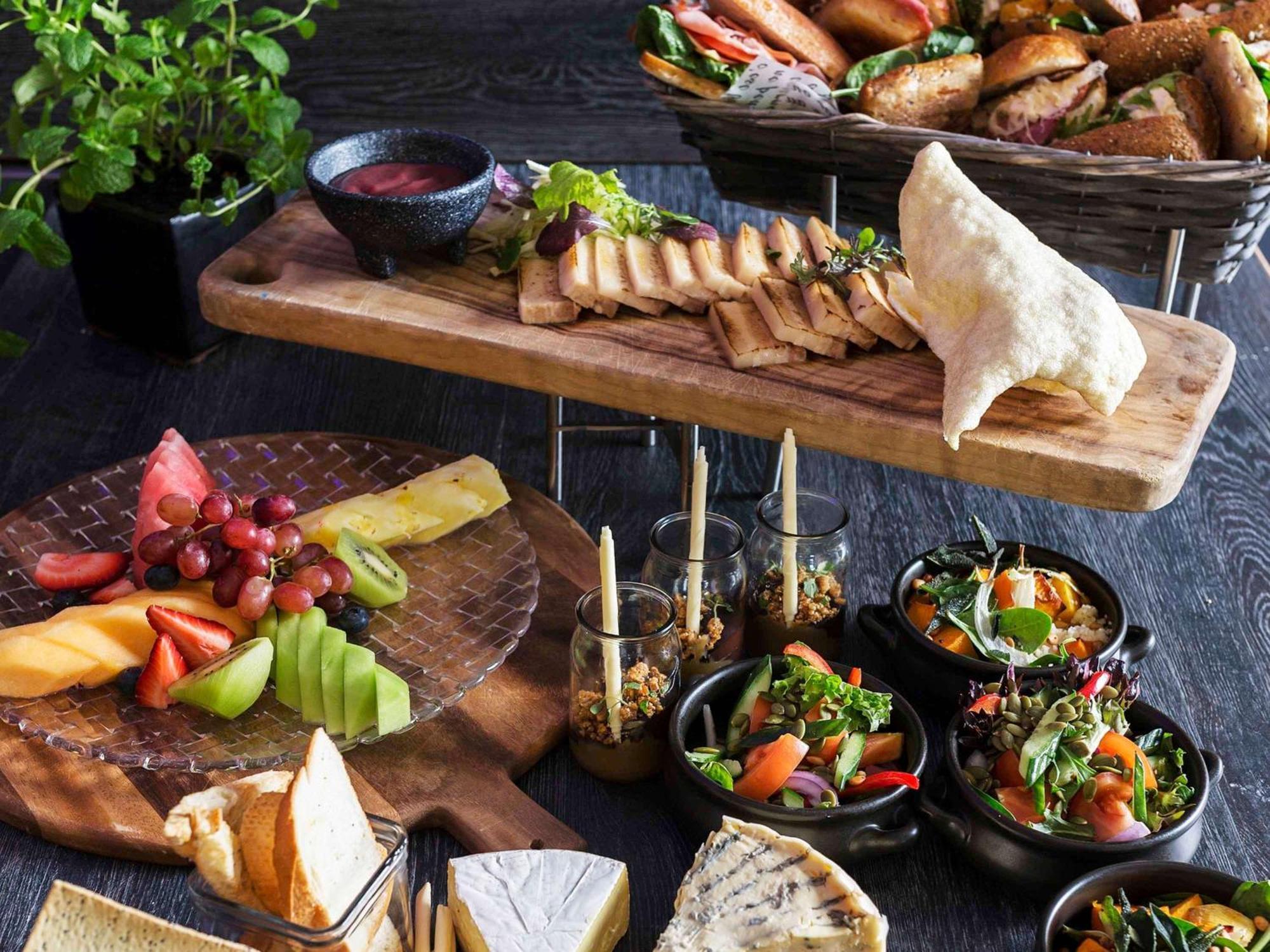 Отель Pullman Sydney Olympic Park Экстерьер фото A selection of tapas