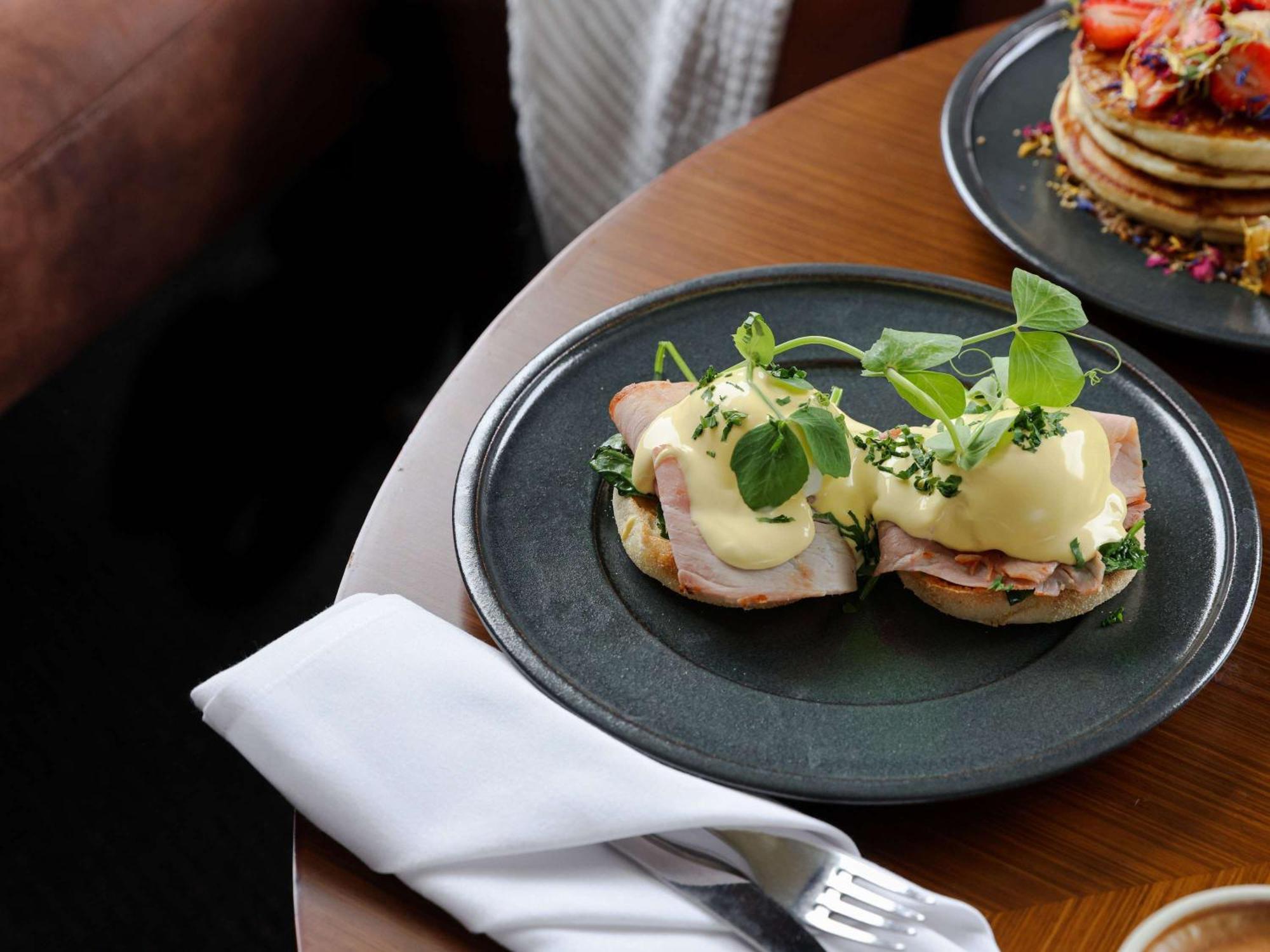 Отель Pullman Sydney Olympic Park Экстерьер фото Eggs Benedict